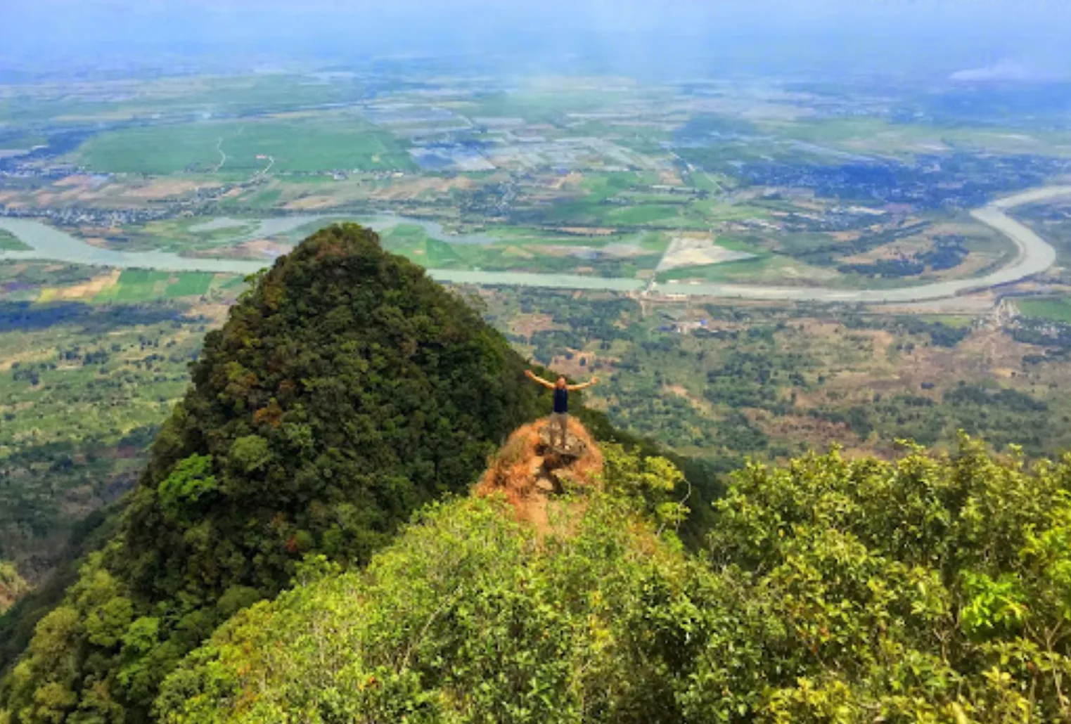 阿拉亞特山